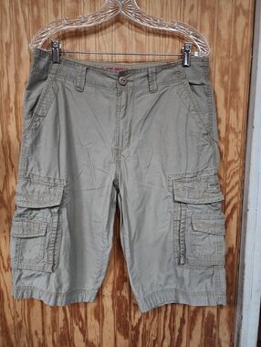 Union Bay Men's Cargo Shorts in Light Olive - Comfortable Casual Wear